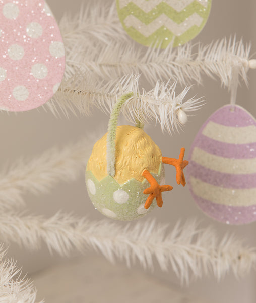 Chickie Tail Egg Ornament Green